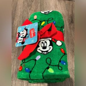 Super Cute Mickey Mouse Christmas Hand Towels- 2 pack- NWT